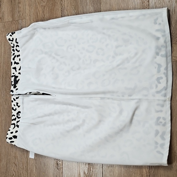 Ann Taylor Cotton Stretch Black & Cream Animal Print High Waist Pencil Skirt - Picture 8 of 15